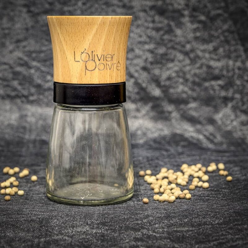 Moulin à poivre à réservoir interchangeable